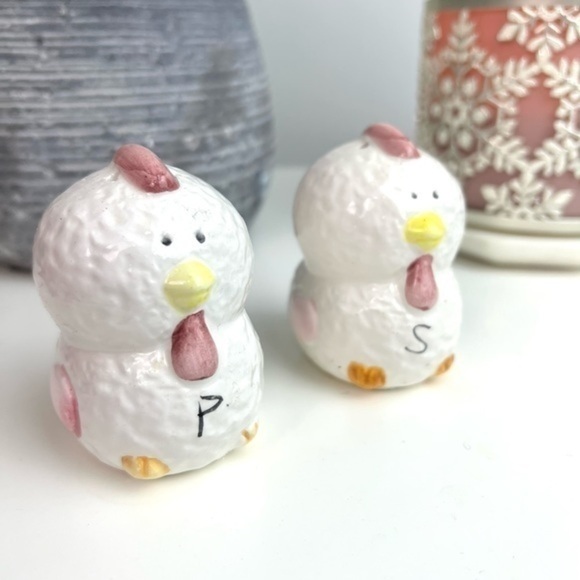 Vintage Pair of Chicken Fowl White Salt and Pepper Shakers - Picture 2 of 6